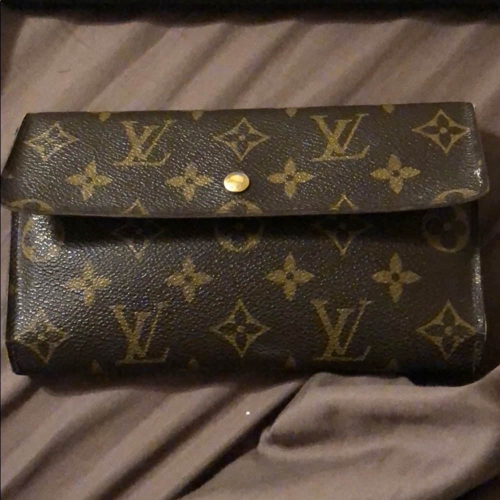 LV wallet with Date code